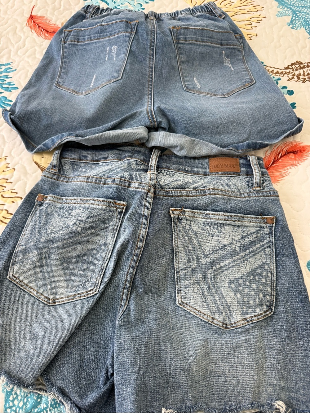 Judy Blue Women's Blue Denim 2 Shorts - Classic Medium Wash - Picture 3 of 3